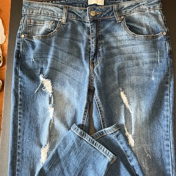 Altar'd State Distressed Jeans, Size 28​ - Picture 4 of 4